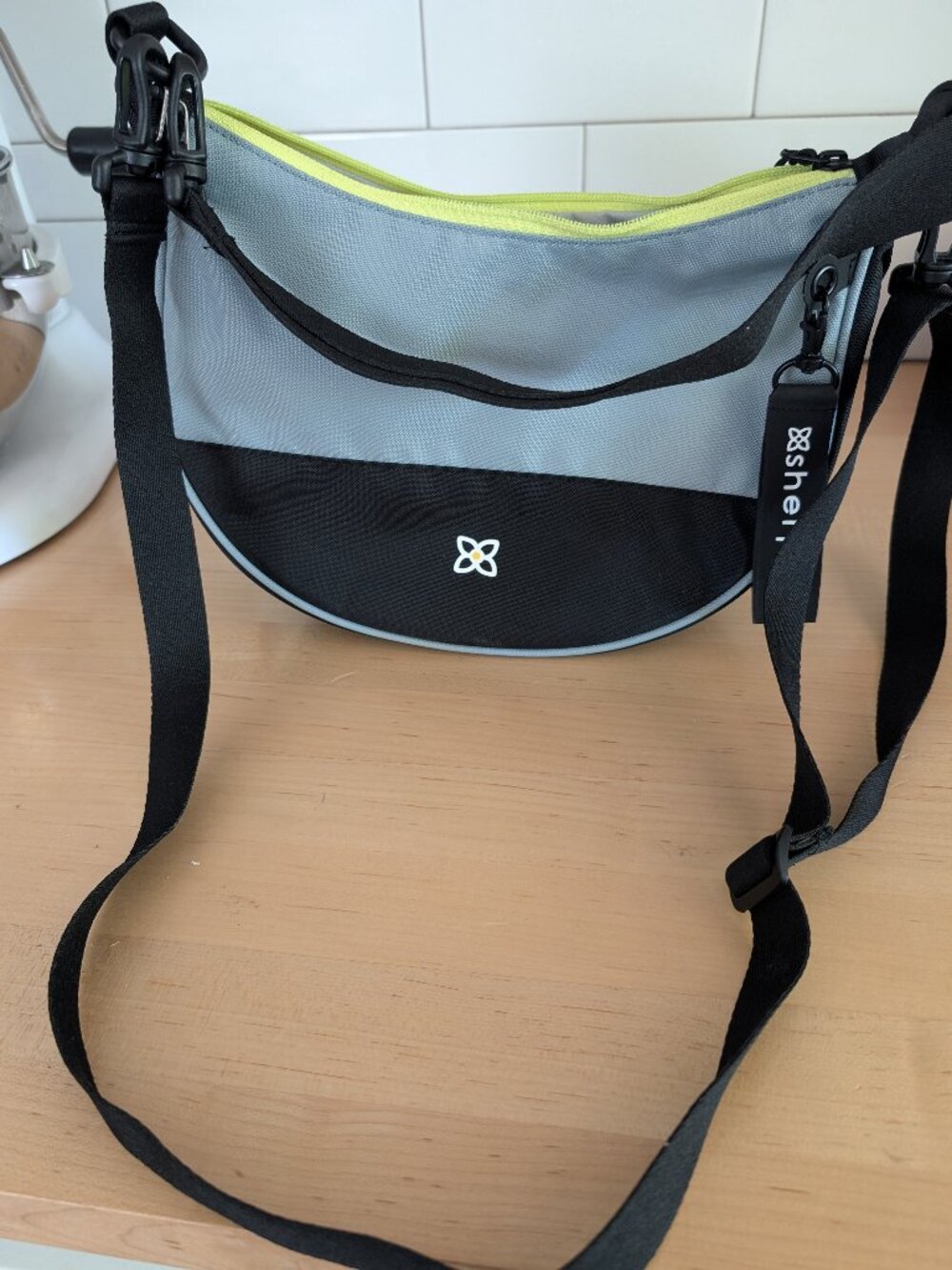 Sherpani crossbody/shoulder strap lightweight bag